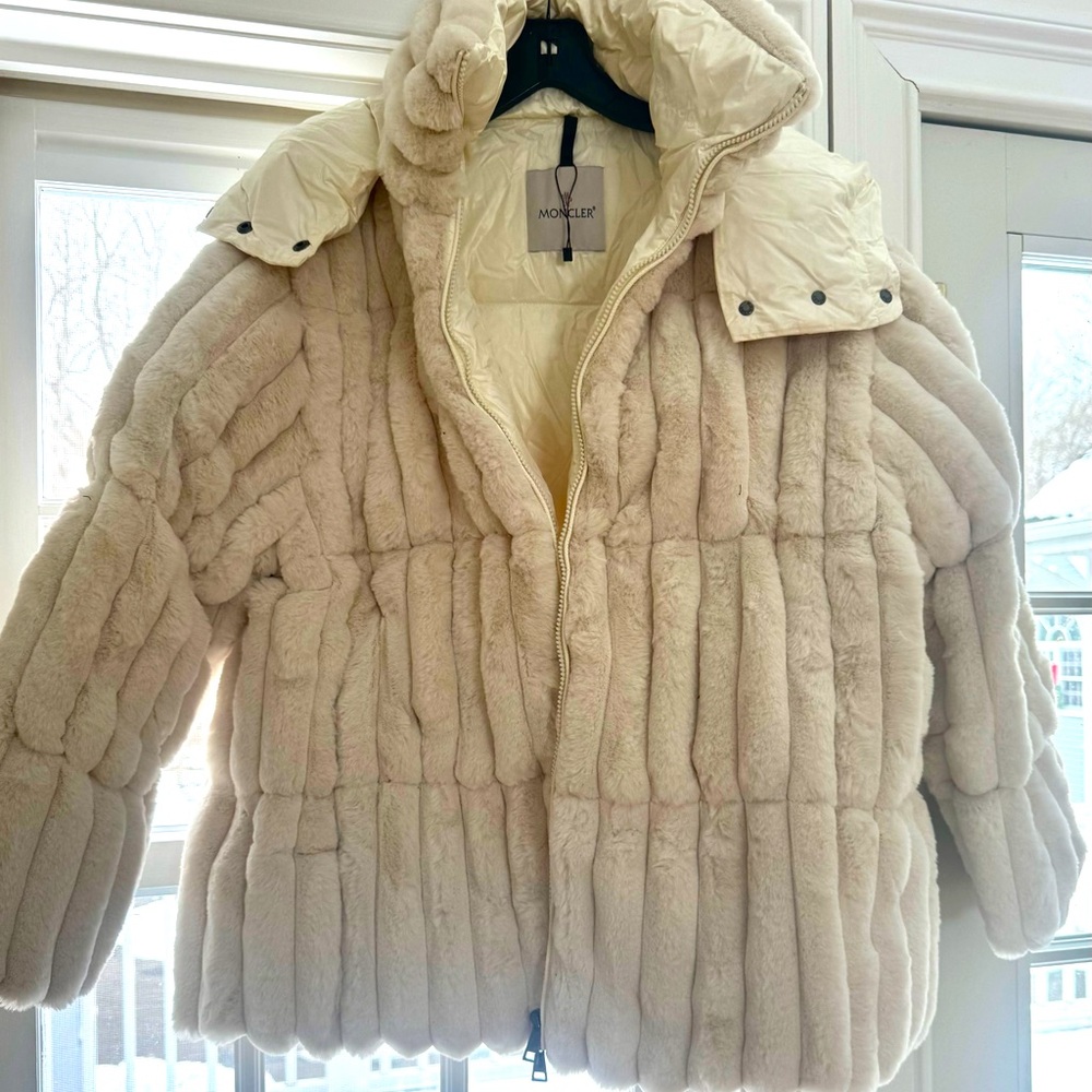 Moncler Quilted Fare Faux Fur Jacket.Soft and luxurious. Never worn without tags